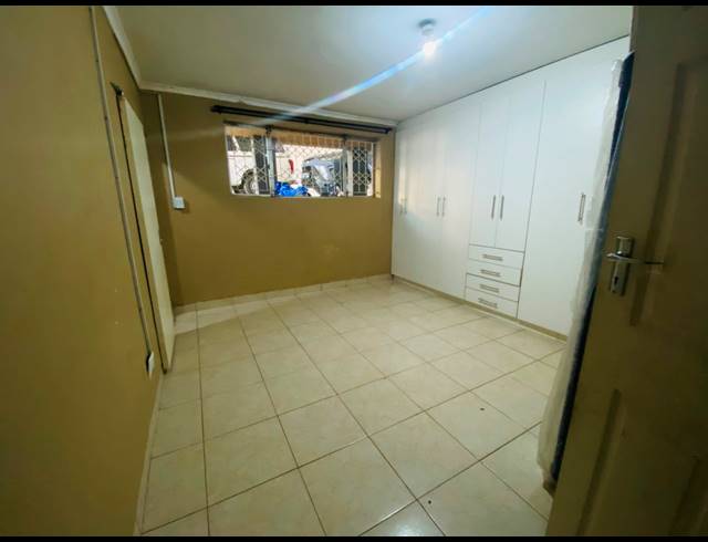 3 BEDROOM FLAT TO LET IN KENVILLE